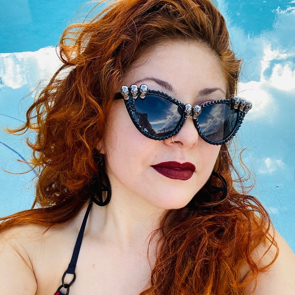 Cat eye black sunglasses with crystals and skulls - Picture 4 of 11